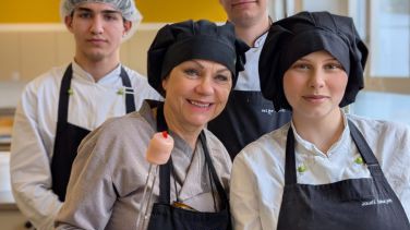 e5886e61-1662-4822-8a40-e31d535b6431